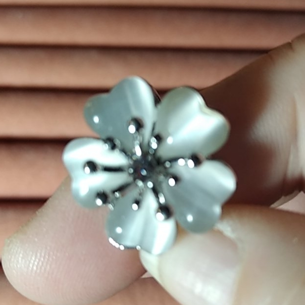 Ring - Picture 2 of 4